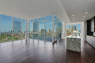 401 W Superior St-Unit -PH in Chicago, IL - Building Photo - Building Photo