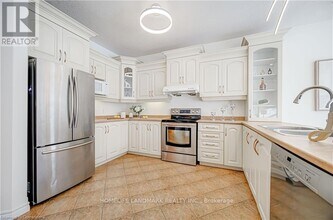 593 Woolgrass Ave in Waterloo, ON - Building Photo - Building Photo