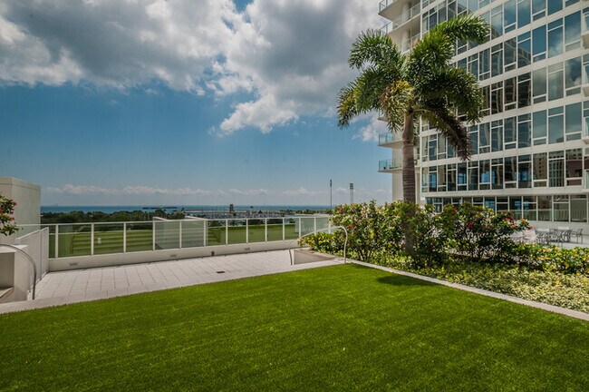145 2nd Ave S in St. Petersburg, FL - Building Photo - Building Photo