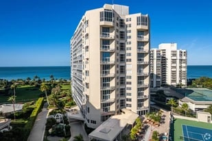4041 Gulf Shore Blvd N, Unit 1505 in Naples, FL - Building Photo