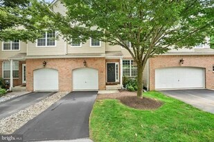 263 E Hillcrest Ave in West Grove, PA - Building Photo