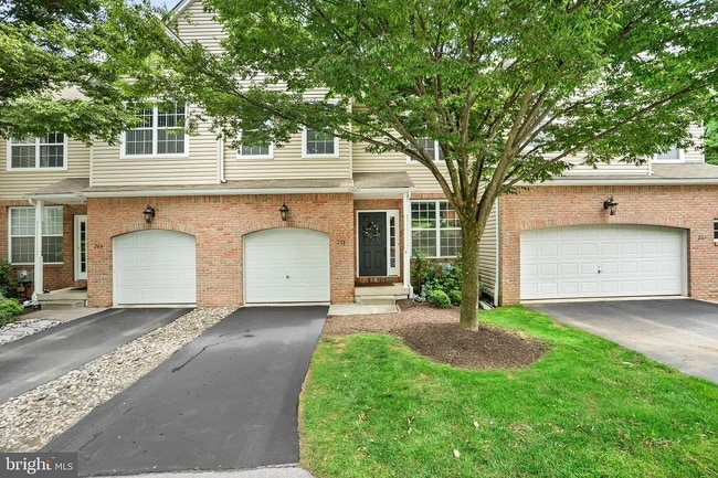 property at 263 E Hillcrest Ave
