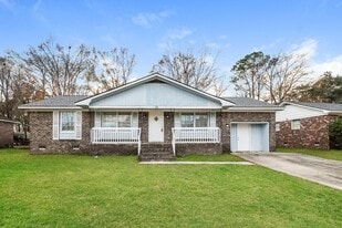 111 Cornell Dr in Ladson, SC - Building Photo