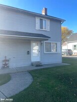 324 E St Clair St in Romeo, MI - Building Photo