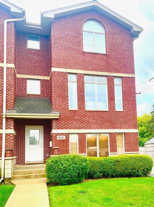 9207 Gerritsen Ave Rentals in Brookfield, IL