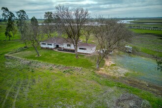 10828 Davis Rd in Wilton, CA - Building Photo - Building Photo