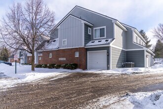 Columbine Townhomes in Eden Prairie, MN - Building Photo - Building Photo