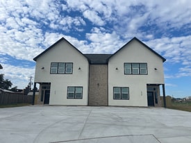 121 Micah Point in La Vernia, TX - Building Photo