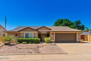 4057 E Wescott Dr in Phoenix, AZ - Building Photo