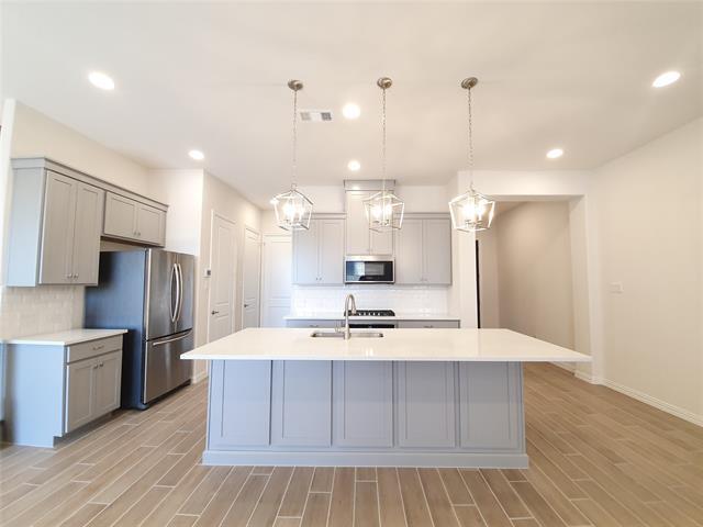 8238 Primrose Wy in Dallas, TX - Building Photo