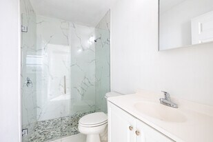 746 SW 8th Ter in Cape Coral, FL - Building Photo