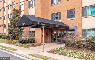 1200 S Arlington Ridge Rd in Arlington, VA - Building Photo