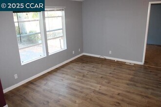 5266 Sunset Dr in El Sobrante, CA - Building Photo - Building Photo