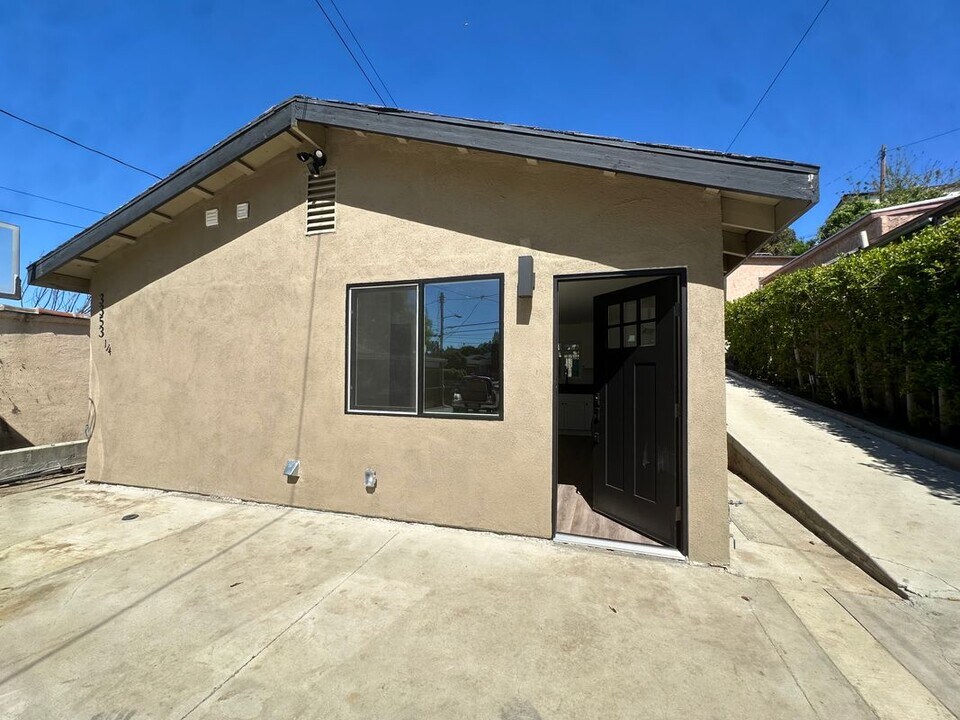3353 Holyoke Dr in Los Angeles, CA - Building Photo