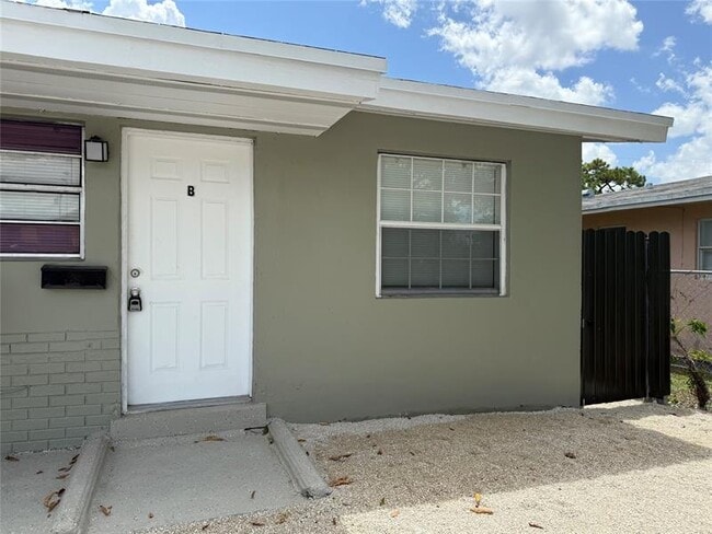 2830 NW 15th Ct in Fort Lauderdale, FL - Building Photo - Building Photo