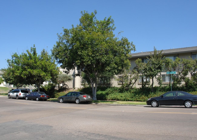 Michael Arms Apartments in La Mesa, CA - Foto de edificio - Building Photo