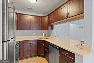 4820B Aberdeen Dr in Mount Laurel, NJ - Building Photo - Building Photo