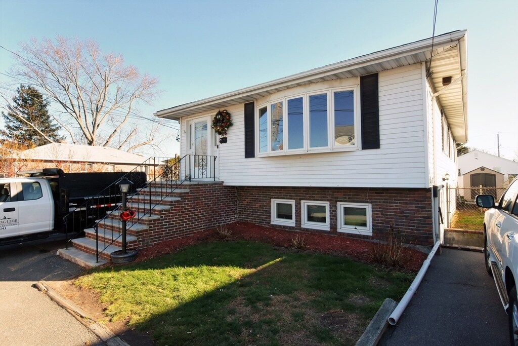 153 Lantern Rd in Revere, MA - Building Photo