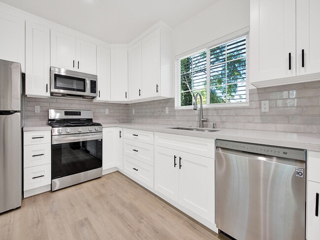 16830 Killion St in Encino, CA - Building Photo - Building Photo