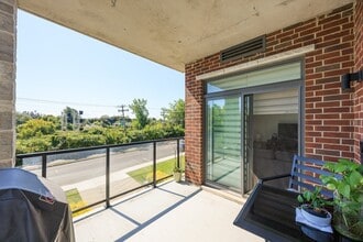 79 Elm Ave in Beaconsfield, QC - Building Photo - Building Photo