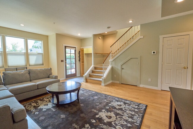 973 B St in Ashland, OR - Building Photo - Building Photo