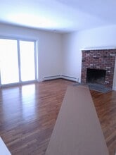 34 Old East Neck Rd in Melville, NY - Building Photo - Building Photo