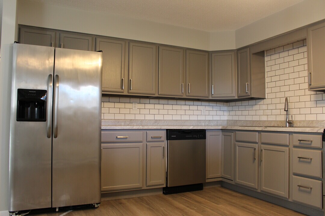 1061 Terrace Dr in Onalaska, WI - Building Photo