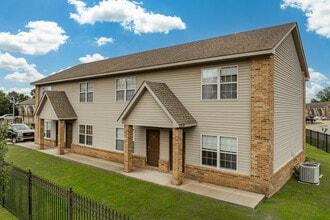 Willow Creek Townhomes in Jonesboro, AR - Building Photo - Building Photo
