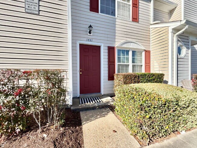 1441 Deerpond Ln in Virginia Beach, VA - Foto de edificio - Building Photo