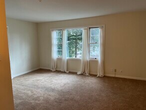 807 Cherry St, Unit D in Santa Rosa, CA - Foto de edificio - Building Photo