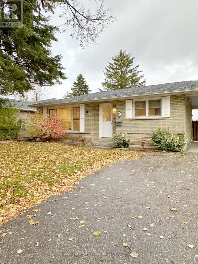 93 Hill Dr in Aurora, ON - Building Photo - Building Photo