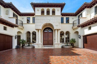 2055 Royal Palm Way in Boca Raton, FL - Building Photo - Building Photo