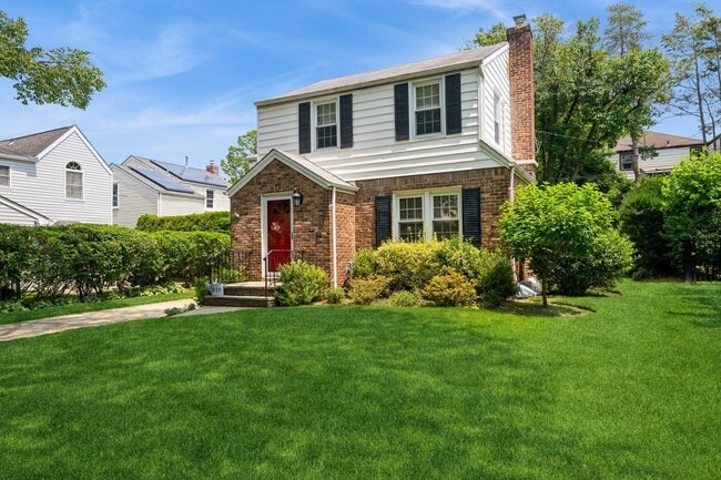 property at 212 Fernwood Terrace