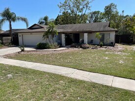 3805 Gatewood Dr in Sarasota, FL - Building Photo