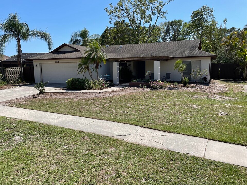 3805 Gatewood Dr in Sarasota, FL - Foto de edificio