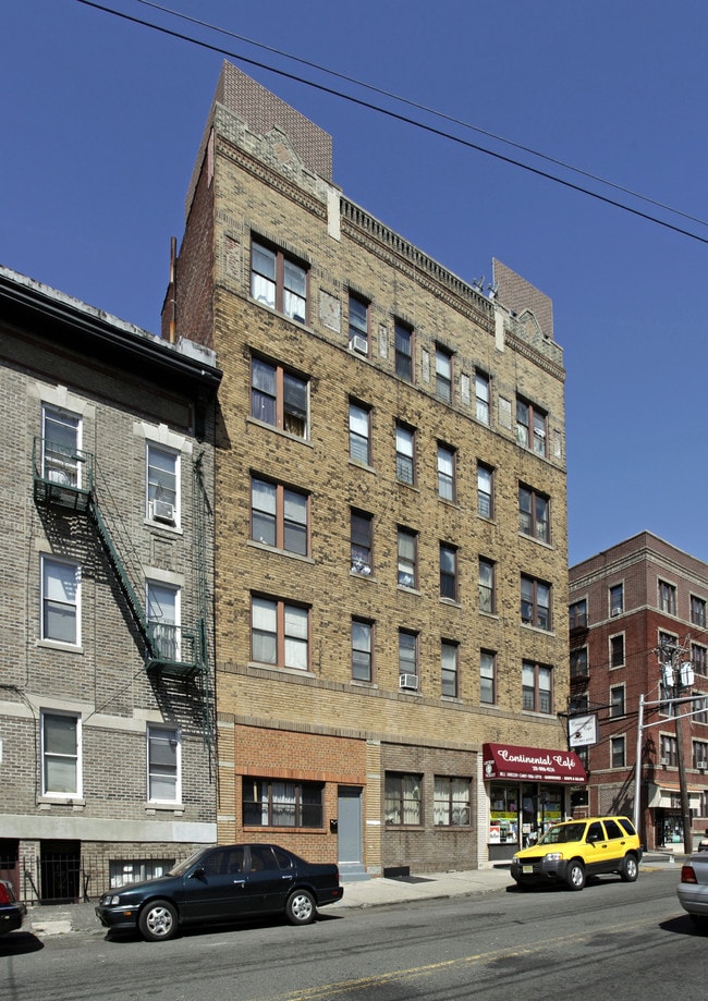 West Broadway Condos in West New York, NJ - Building Photo - Building Photo