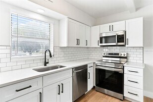 300 S Nimbus Ave in Clearwater, FL - Building Photo