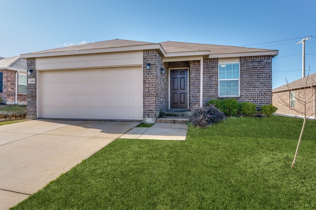 1416 Waggoner Dr in Cross Roads, TX - Foto de edificio - Building Photo