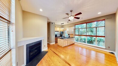 2062 Atherton Heights Ln in Charlotte, NC - Foto de edificio - Building Photo