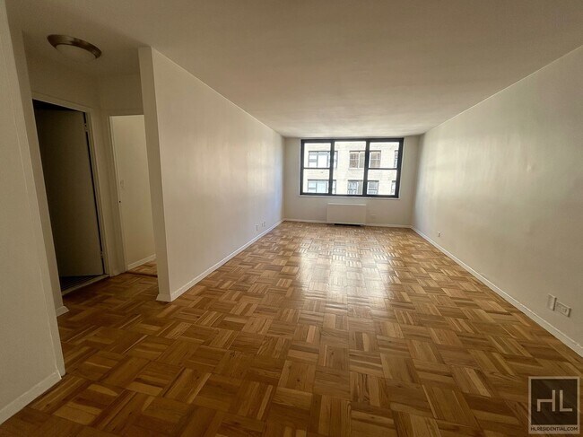 EAST 49 STREET in New York, NY - Building Photo - Building Photo