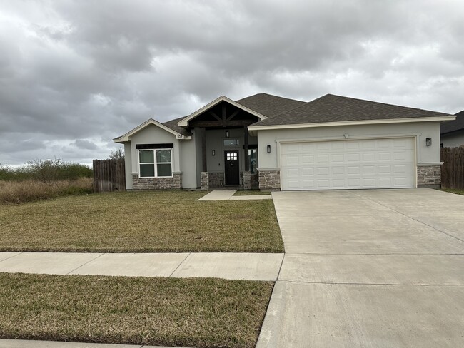 102 Gardenia Dr in Los Fresnos, TX - Building Photo - Building Photo