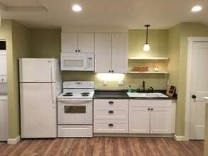 9235 SW 7th Ave, Unit B in Portland, OR - Foto de edificio - Building Photo