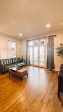 2337 W Maypole Ave in Chicago, IL - Building Photo - Building Photo