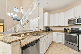 8697 Olinda Way in Ft. Myers, FL - Foto de edificio - Building Photo