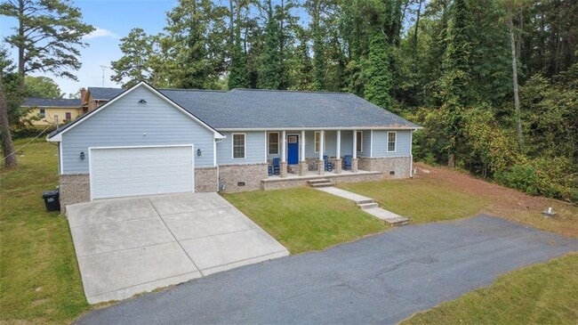 2925 Dodson Dr in East Point, GA - Building Photo - Building Photo