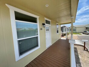 33 Magnolia Via in Anaheim, CA - Building Photo - Building Photo