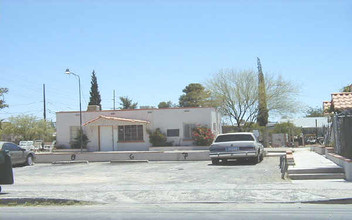 301-313 W 44th St in Tucson, AZ - Foto de edificio - Building Photo