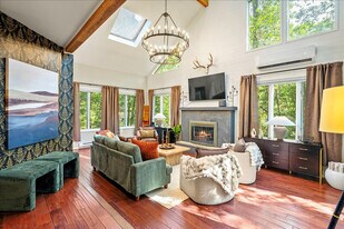 1825 Jennifer Dr in East Stroudsburg, PA - Building Photo