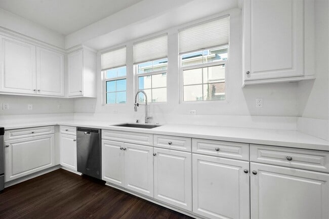 8887 Orangethorpe Ave in Buena Park, CA - Foto de edificio - Building Photo