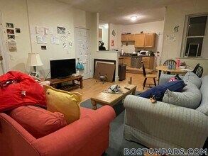 12 Glenville Ave, Unit 1 in Boston, MA - Building Photo - Building Photo